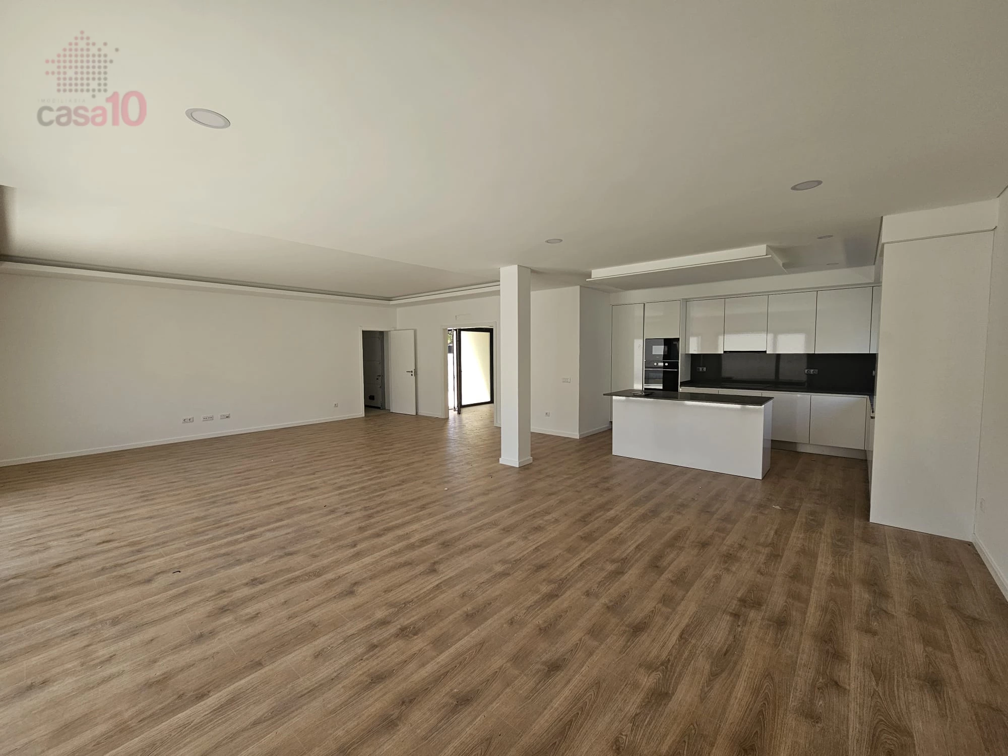 VILLA, WITH SWIMMING POOL, FOR SALE IN AZEITÃO